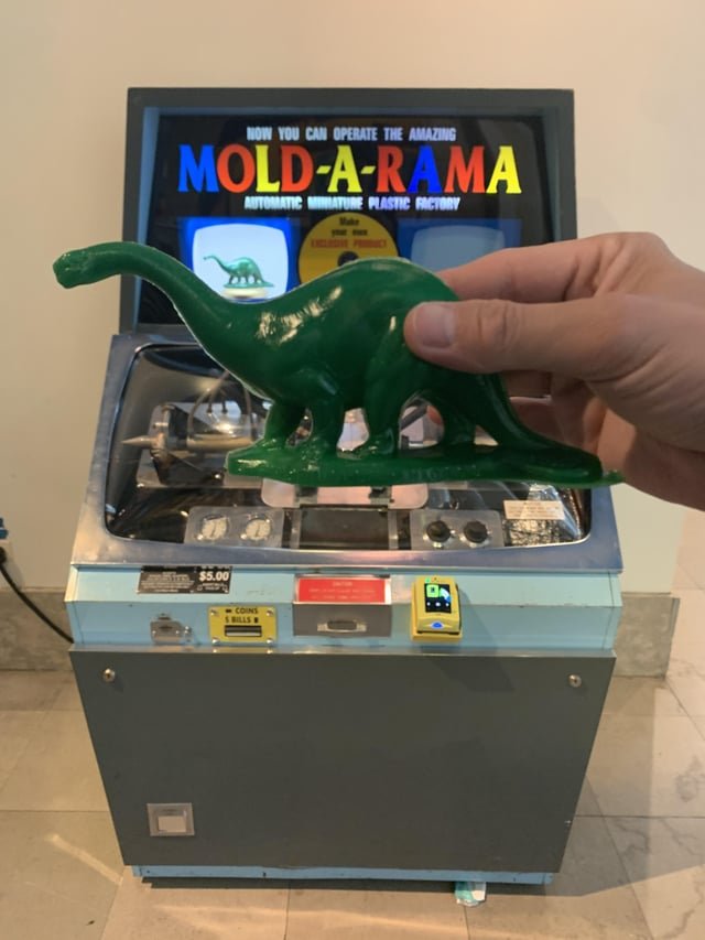 Does the Pacific Science Center still have Mold-A-Rama machines?