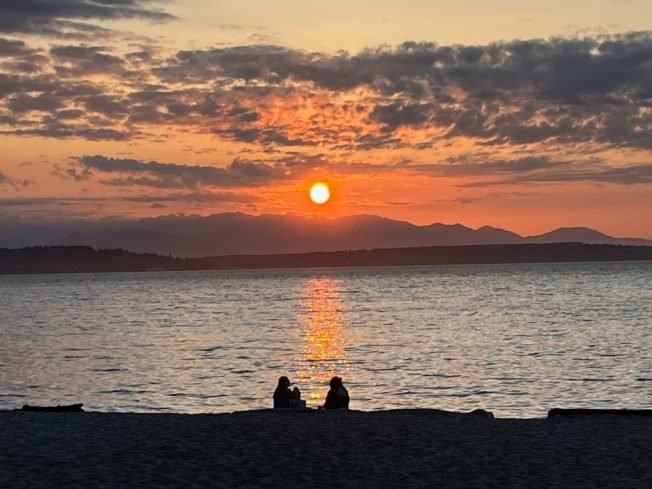 Scam workshop, Roller Prom, Farmers’ Market Trivia, books, music, pottery, more for your West Seattle Wednesday