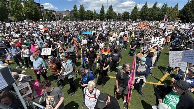 70,000 ‘No Kings’ protesters march in downtown Seattle