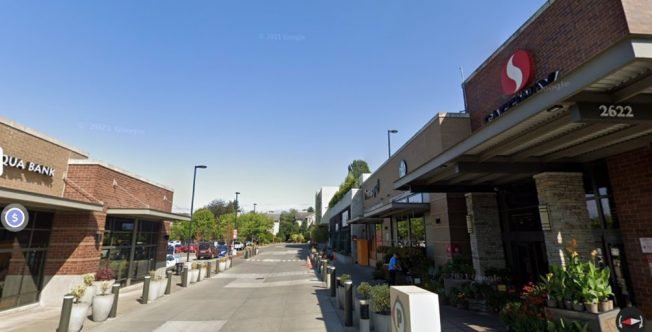 BIZNOTE: California firm sells Admiral Safeway site to Chicago firm