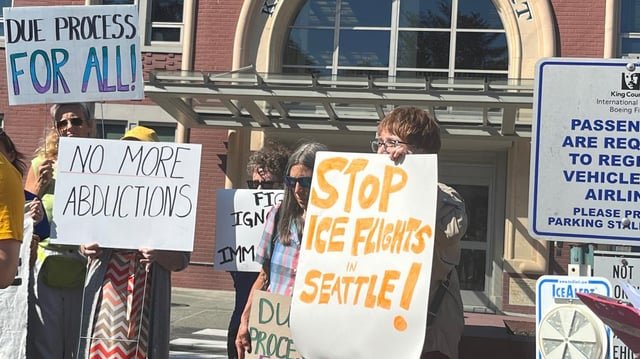 ICE deportation flights rise amid reported lack of public oversight