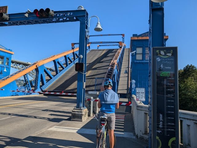 SDOT replacing Fremont Bridge’s 13-year-old bike counter – Fremont Neighbor