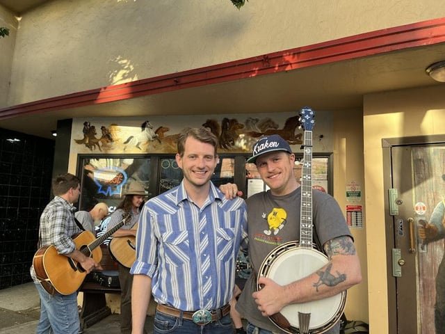 Fans of Little Red Hen, banjos and fiddles in hand, rally to save Seattle honky-tonk