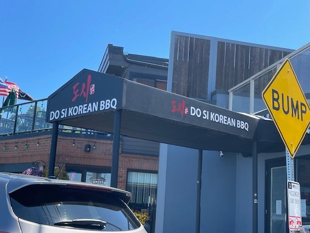 BIZNOTE FOLLOWUP: Sign’s up. So when is Do Si Korean BBQ opening on Alki?