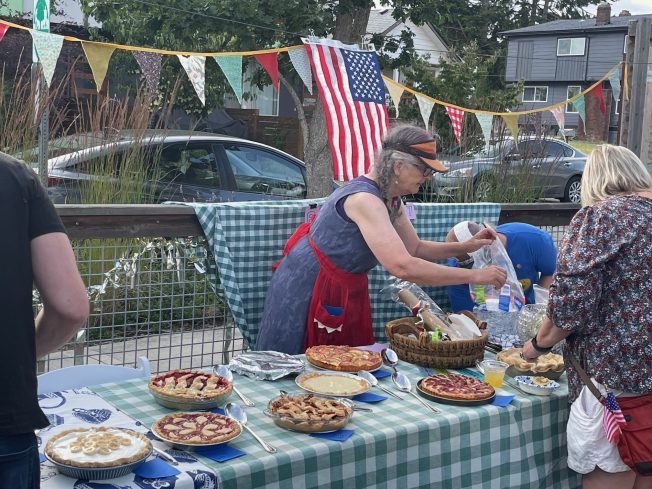 WEST SEATTLE HOLIDAY SCENE: Fourth of Jul-pie in Highland Park