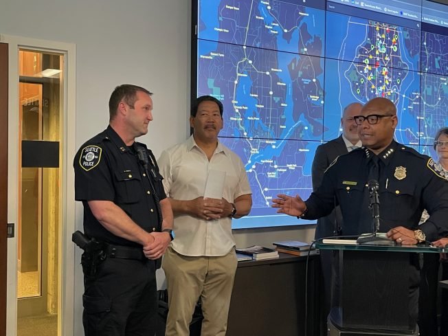 VIDEO: Seattle Police, politicians show off Real-Time Crime Center. Will its cameras come to West Seattle?