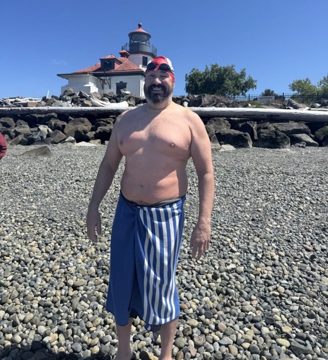 VIDEO: Justin Davis swims from Bremerton to Alki Point as Northwest Open Water Swimming Association starts marathon season