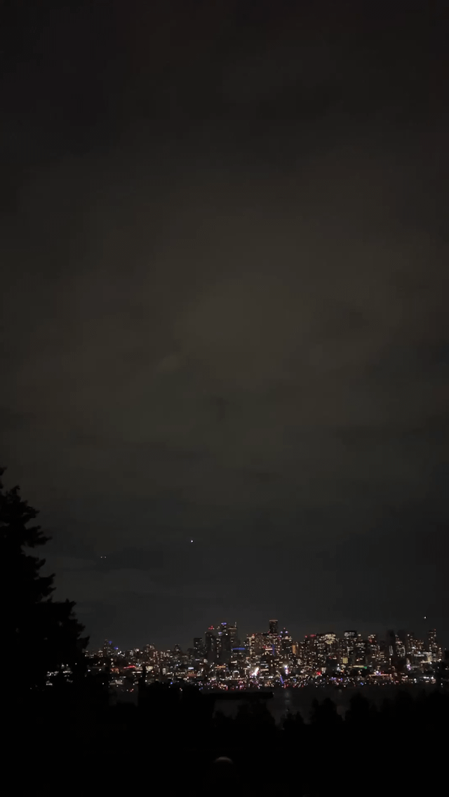 20 minutes of Lake Union fireworks in 60 seconds