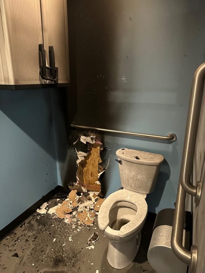 WEST SEATTLE CRIME WATCH: Alki business hit by arson; hit-run investigation