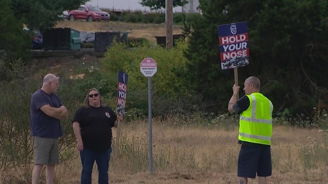 Republic Services strike halts garbage collection in King, Snohomish counties