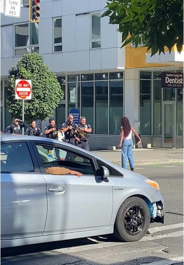 5 SPD officers, guns drawn, arresting an unarmed woman in Cap Hill