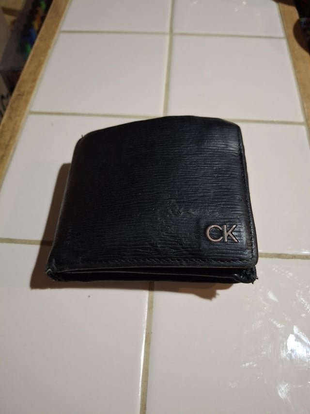 Found – wallet by Greek row of the university of Washington