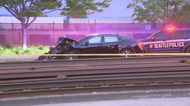 Light rail service suspended in south Seattle after fatal traffic collision involving pedestrian