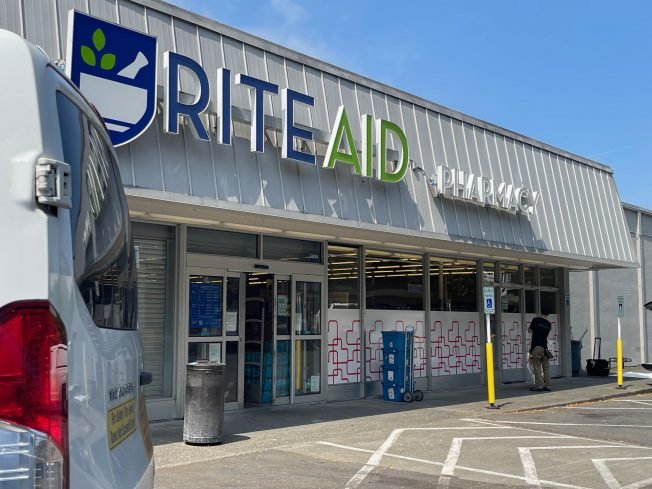 BIZNOTE FOLLOWUP: Transition time for first West Seattle drugstore to convert to CVS
