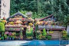 West Seattle’s fabulous Alki Avenue Flower Houses, constructed 1916 (left) and 1914. Rare day cars aren’t parked out front obscuring the view: