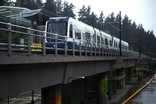 Seattle light rail trains could start crossing Lake Washington in late April