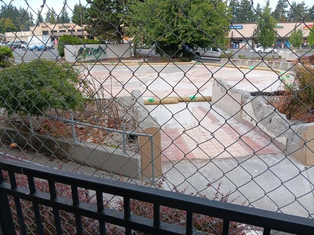 What’s left of the Sharis on Aurora Ave N