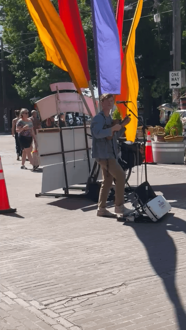 Trying to find this artist at Ballard Market