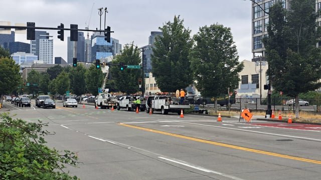 Bus-only left turn signal being installed at Westlake & 9th for the 40!