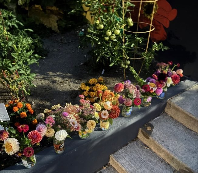 YOU CAN HELP: Another flower fundraiser Friday morning