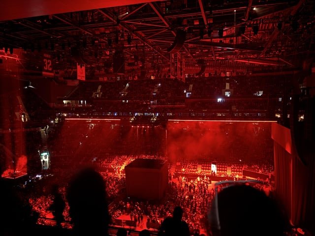 Who’s at the NIN concert?