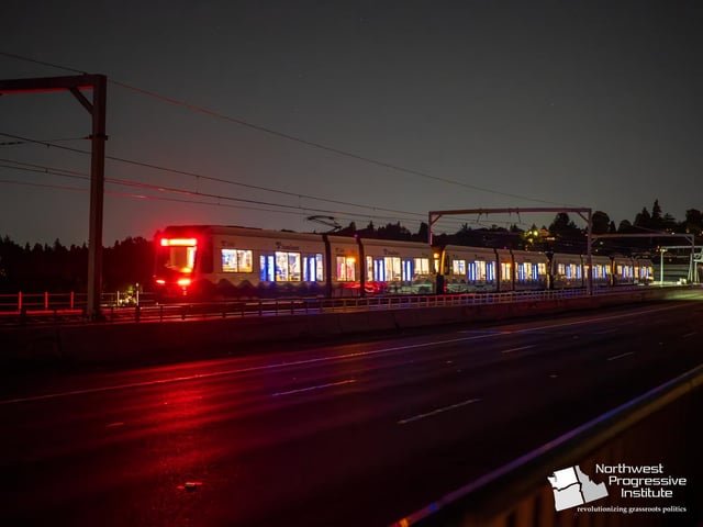 Four-car light rail trains rolled across Lake Washington last night!