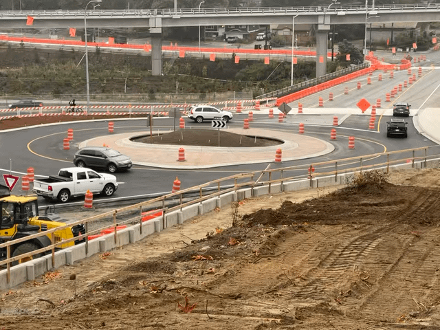 Wrong direction on 145th roundabout