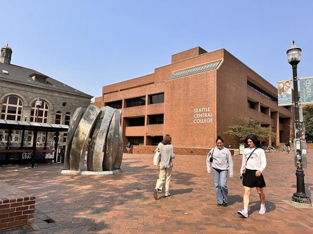 Seattle-area college students return to schools roiled by federal budget cutbacks