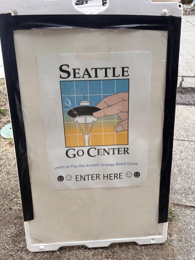 Stumbled on the Seattle Go Center (board game) and I have to say this logo is 10/10!