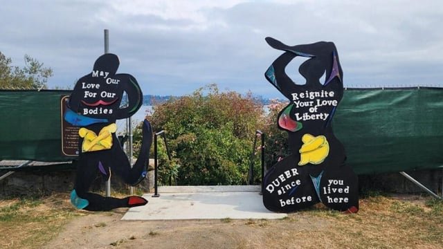 Cool new queer art at the anti-masturbation fence at Denny Blaine