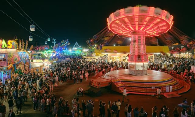 The Puyallup Fair last weekend. Just a few people in the crowd 😂