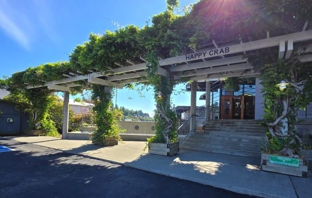 Happy Crab to host soft opening today at former Anthony’s on Seaview Ave