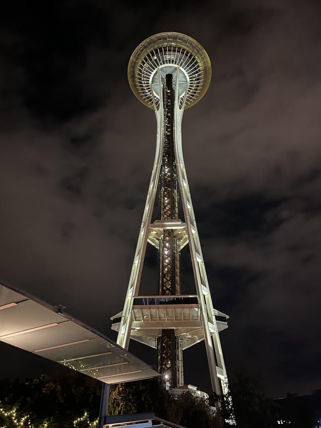 Space Needle was needlin’ very Seattley tonight