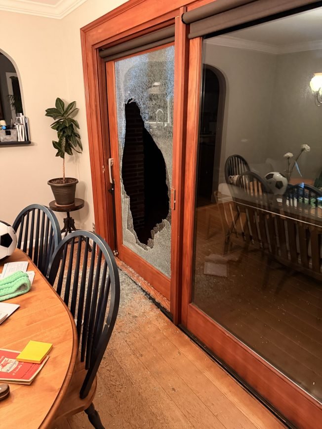 WEST SEATTLE CRIME WATCH: Home burglary in Gatewood; repeat business burglary on Alki