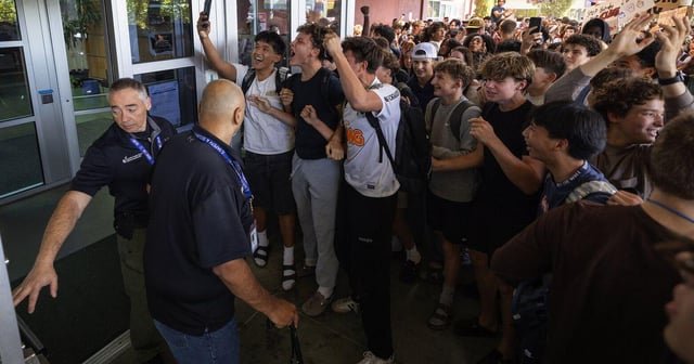 Seattle schools compromise on lunch schedule after mass student outcry