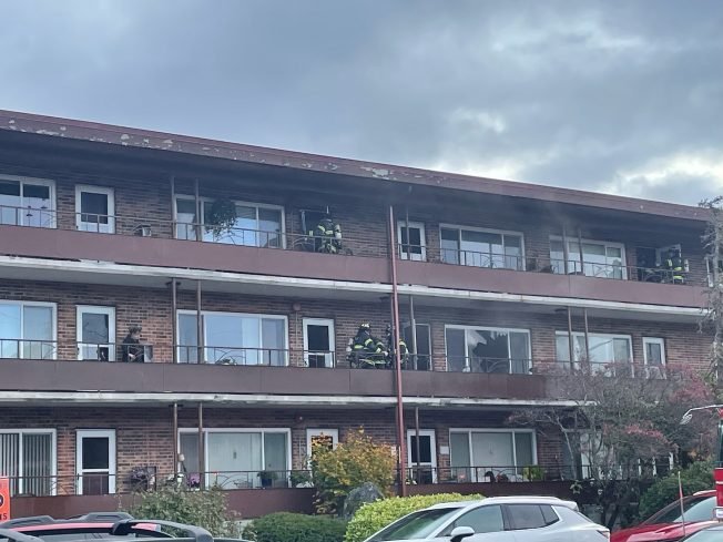 UPDATE: Apartment fire on 61st SW in Alki