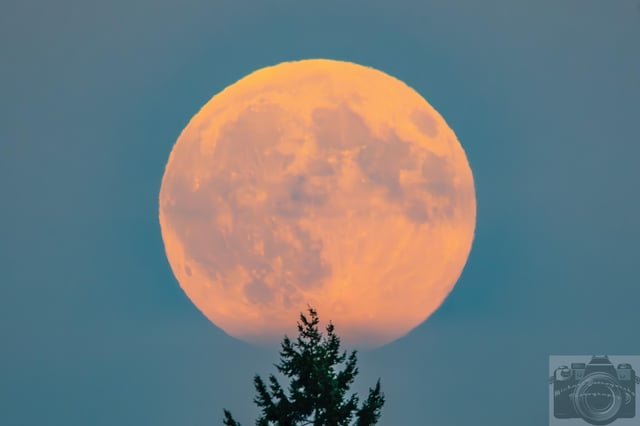Wildfire smoke infused glow to the Harvest Supermoon rise over Seattle