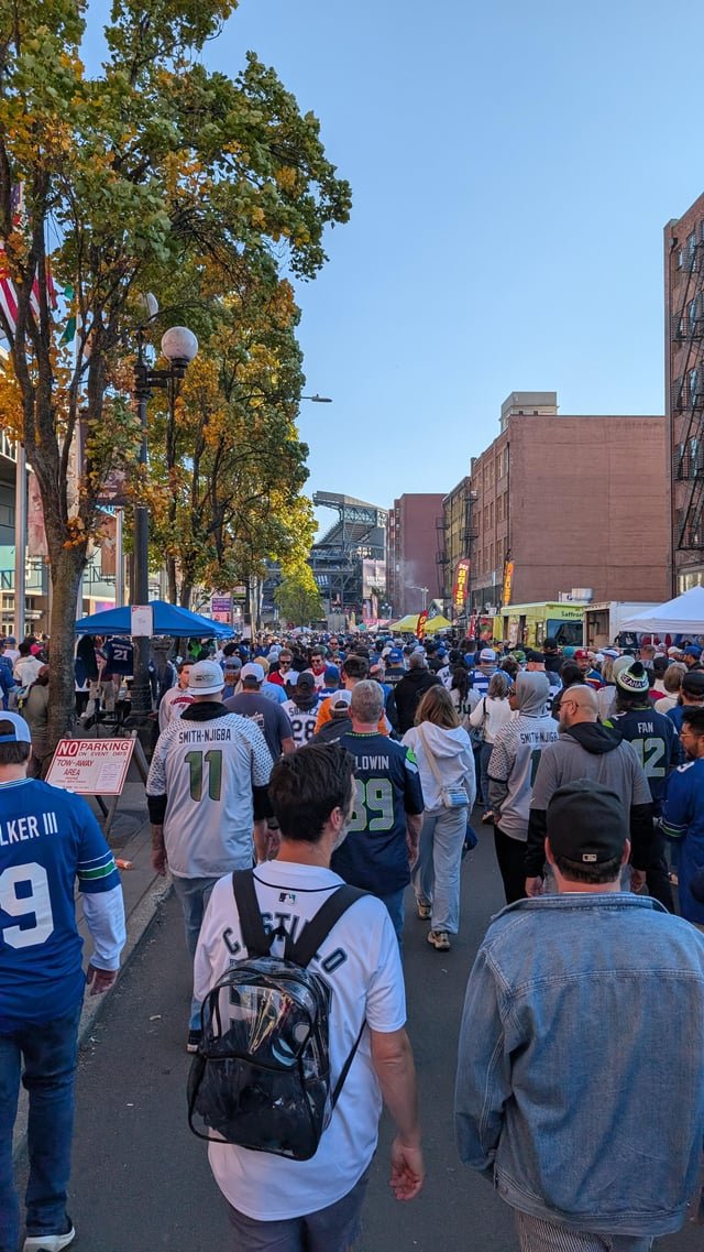 Probably 100K people in SoDo between the Seahawks and Mariners stadiums right now