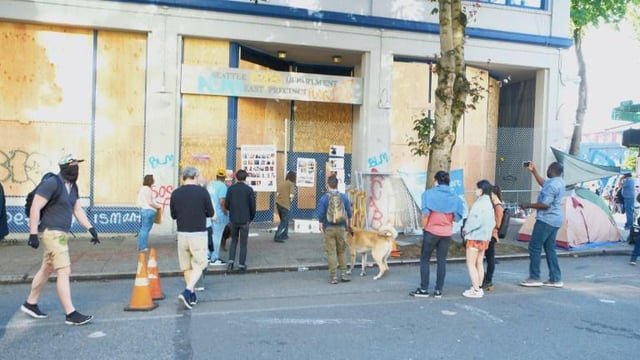 SPD Chief Puts Cop Who Called 2020 Protesters “Cockroaches” In Charge of East Precinct – PubliCola