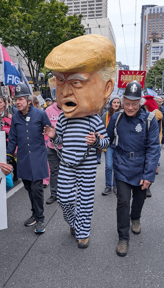 My favorite photo from the No Kings protest today
