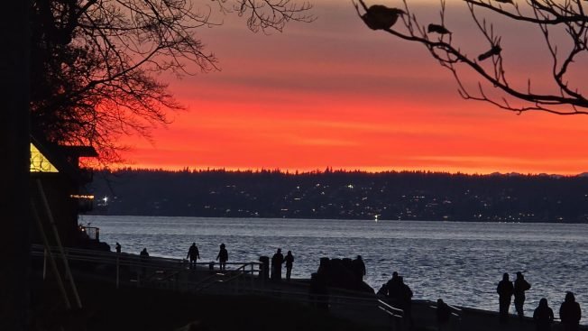 WEST SEATTLE WEATHER: Colorful start and end to sunny Sunday