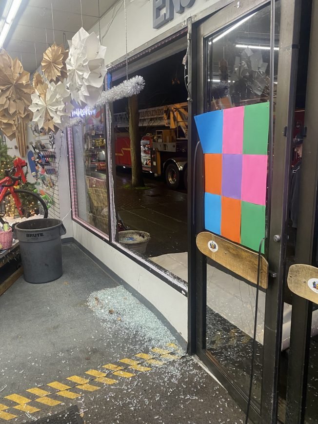 WEST SEATTLE CRIME WATCH: Vandalism at two Admiral businesses