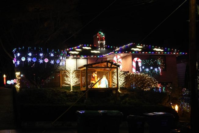 WEST SEATTLE CHRISTMAS LIGHTS: Early look at a hot spot