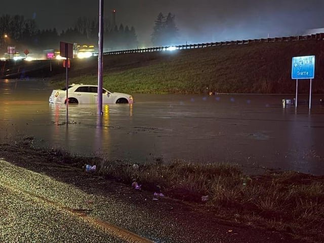 Western Washington faces ‘catastrophic’ flooding as two atmospheric rivers dump heavy rain