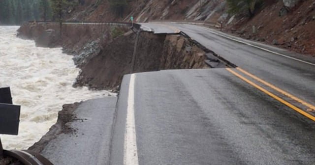 US2 collapses near Stevens Pass