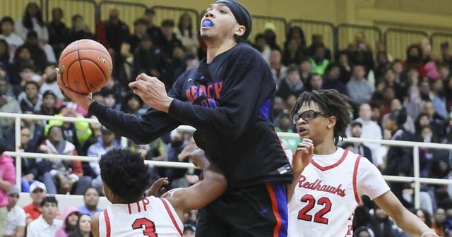 Nation’s No. 1 prospect puts on dunk show in his Rainier Beach debut