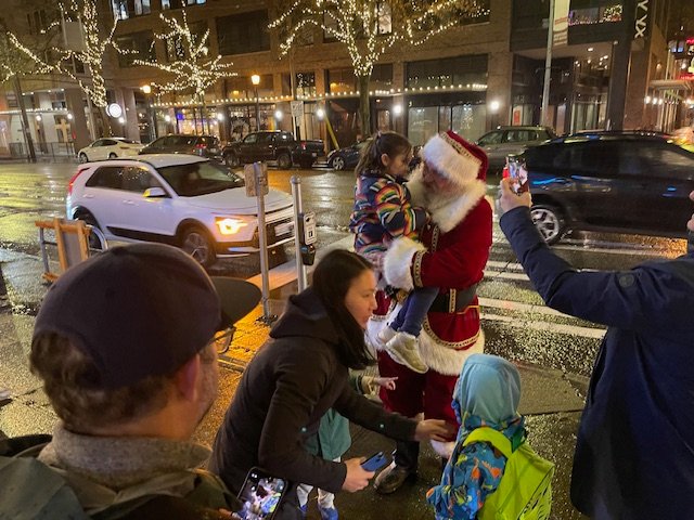 HAPPENING NOW: First ‘Shop Late Thursday’ for West Seattle Hometown Holidays 2025