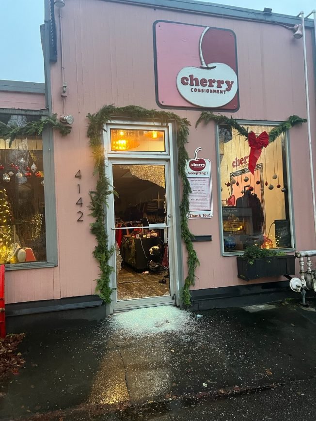 WEST SEATTLE CRIME WATCH: Another business hit by burglars again, Cherry Consignment