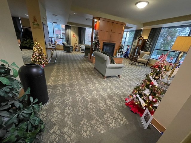 WEST SEATTLE HOLIDAY SCENE: Preview Rotary Club’s Festival of Mini-Trees before Thursday bidding