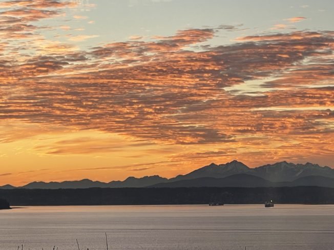 WEST SEATTLE WEATHER: New Year’s Eve-Eve sunset, and holiday forecast